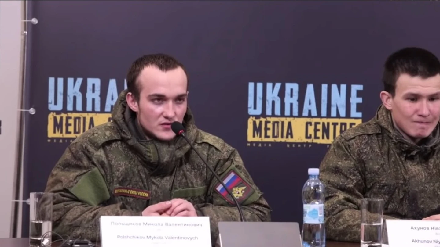 La emoción de un militar ruso en Ucrania: "He visto fosas comunes con solo 20 años. Hemos irrumpido en su casa como fascistas" La emoción de un militar ruso en Ucrania: "He visto fosas comunes con solo 20 años. Hemos irrumpido en su casa como fascistas"