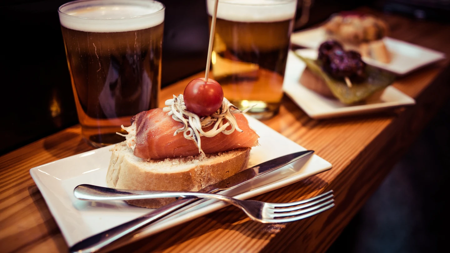 Foto de unas tapas y unas cañas Foto de unas tapas y unas cañas