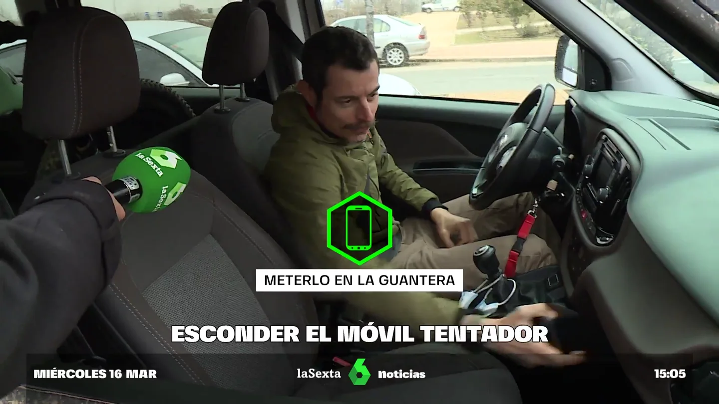 Trucos para no coger el móvil al volante y ahorrarte la multa y perder 6 puntos Bajo multa de 200 euros