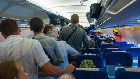 Avión lleno de pasajeros Avión lleno de pasajeros