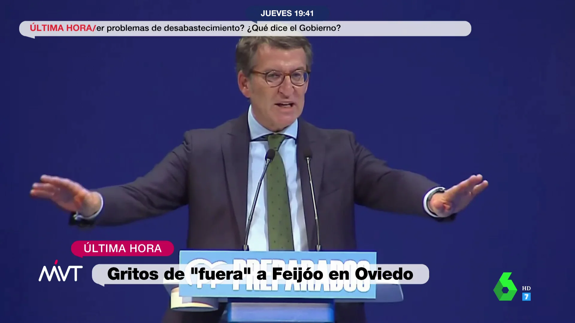 Un seguidor de Casado interrumpe un acto de Feijóo para recriminarle su actitud: "Es lo peor que podía hacer"