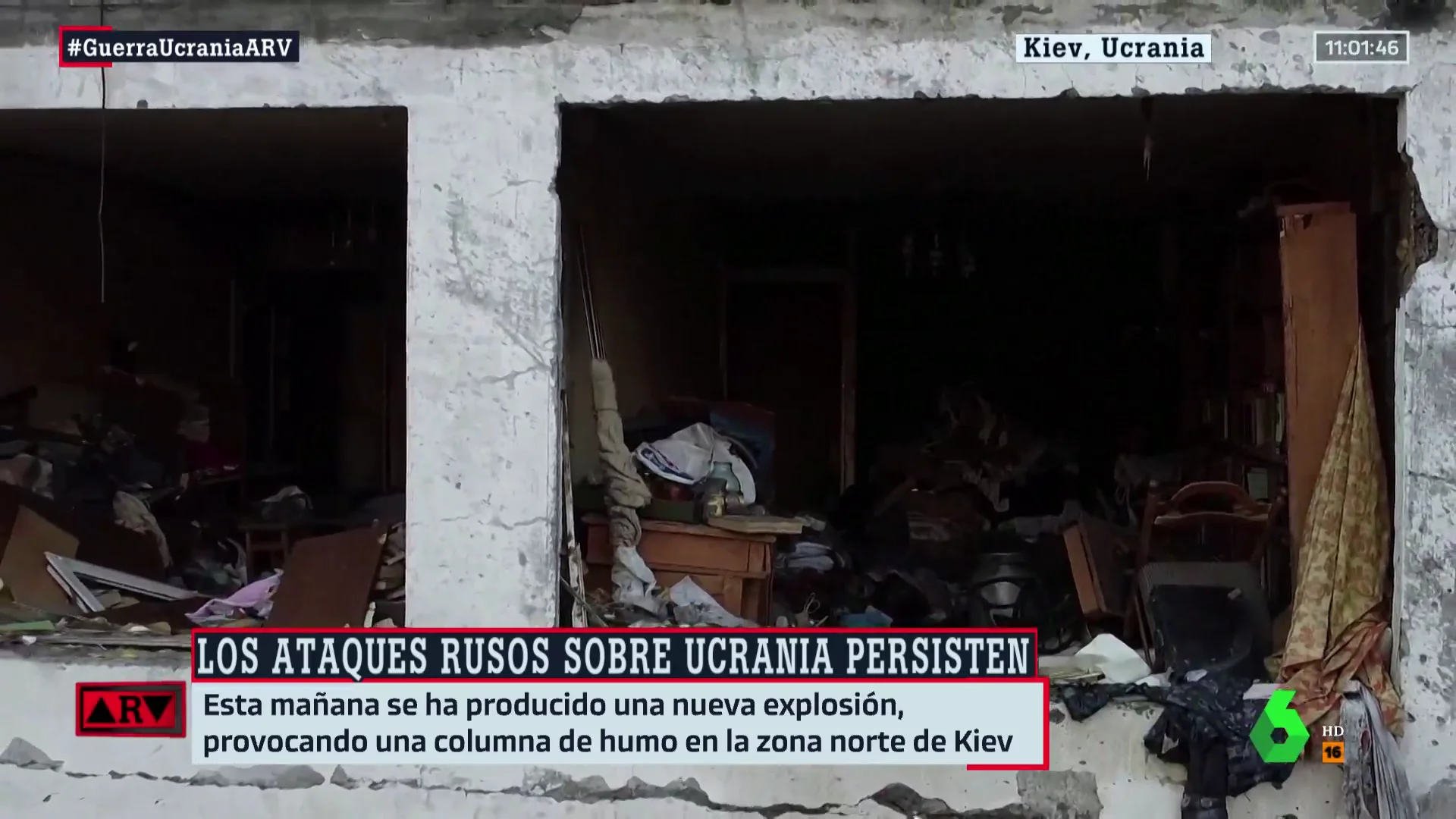 VÍDEO | Las imágenes de la destrucción de un edificio bombardeado en Kiev a vista de dron