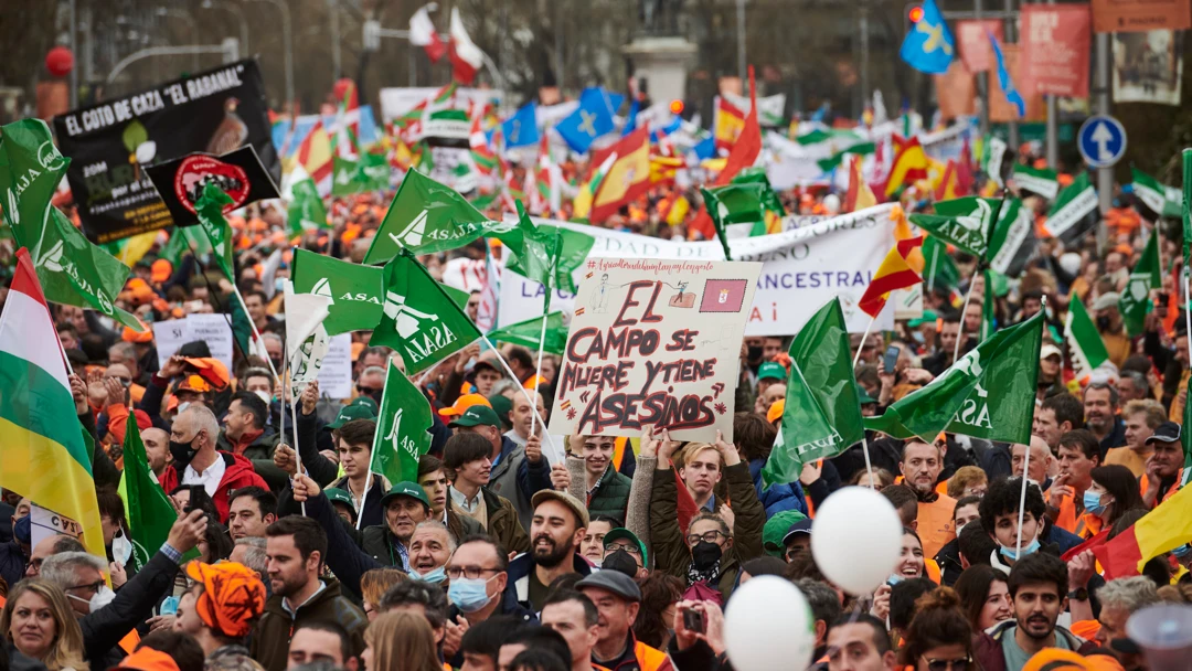 Multitudinaria manifestación del mundo rural en Madrid: exigen soluciones al alza del precio del combustible, los fertilizantes y los cereales