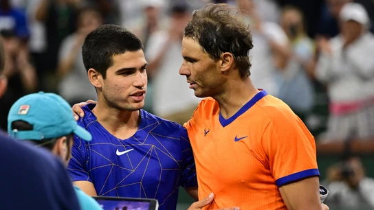 Carlos Alcaraz y Rafa Nadal se saludan tras su partido en Indian Wells Carlos Alcaraz y Rafa Nadal se saludan tras su partido en Indian Wells