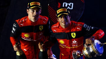 Charles Leclerc y Carlos Sainz, doblete con Ferrari