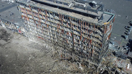La vista general muestra el lugar de un bombardeo en un centro comercial, mientras continúa la invasión rusa de Ucrania, en Kiev La vista general muestra el lugar de un bombardeo en un centro comercial, mientras continúa la invasión rusa de Ucrania, en Kiev