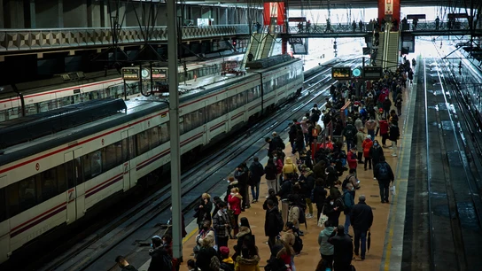 Una incidencia en Chamartín provoca retrasos y acumulaciones de pasajeros en Renfe Cercanías y trenes de Madrid Renfe pide usar transportes alternativos