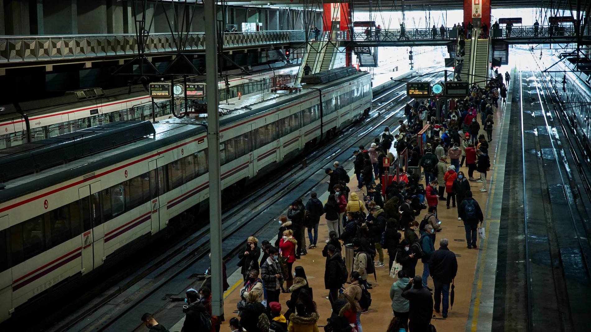 Una incidencia en Chamartín provoca retrasos y acumulaciones de pasajeros en Renfe Cercanías y trenes de Madrid