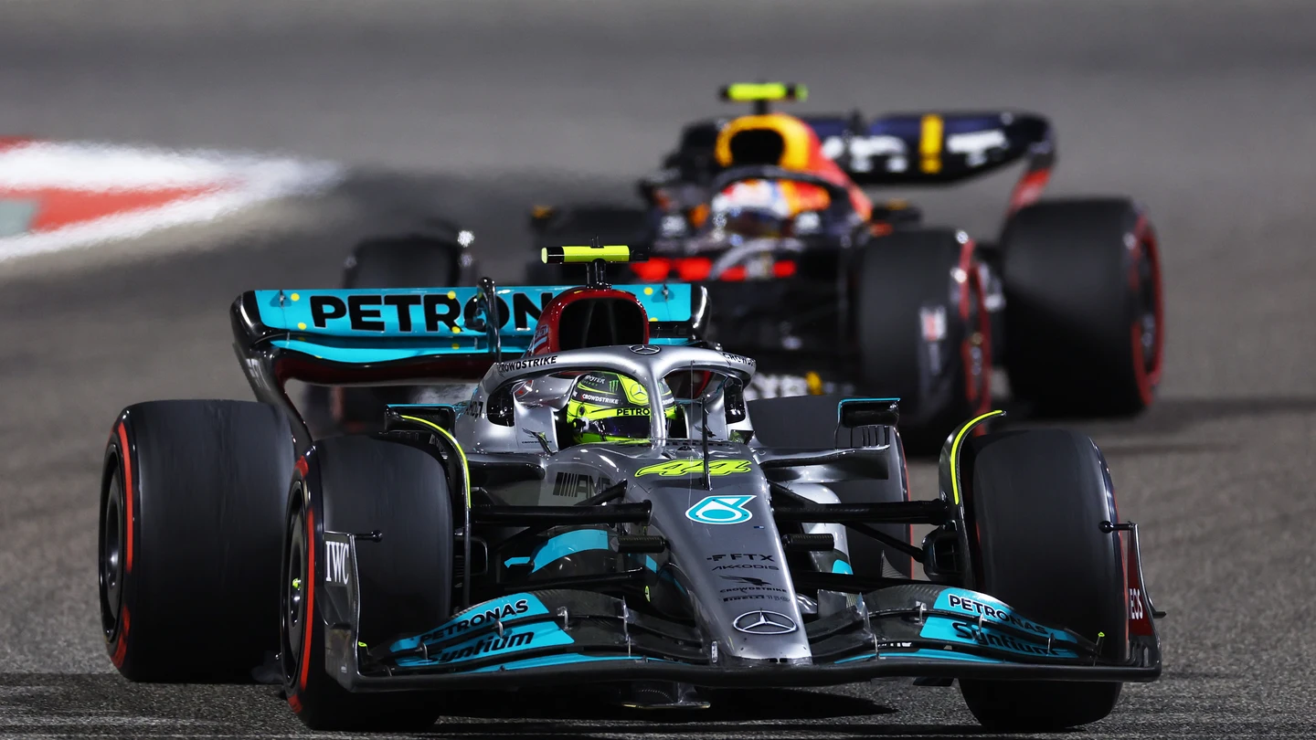 Lewis Hamilton y Sergio Pérez Lewis Hamilton y Sergio Pérez