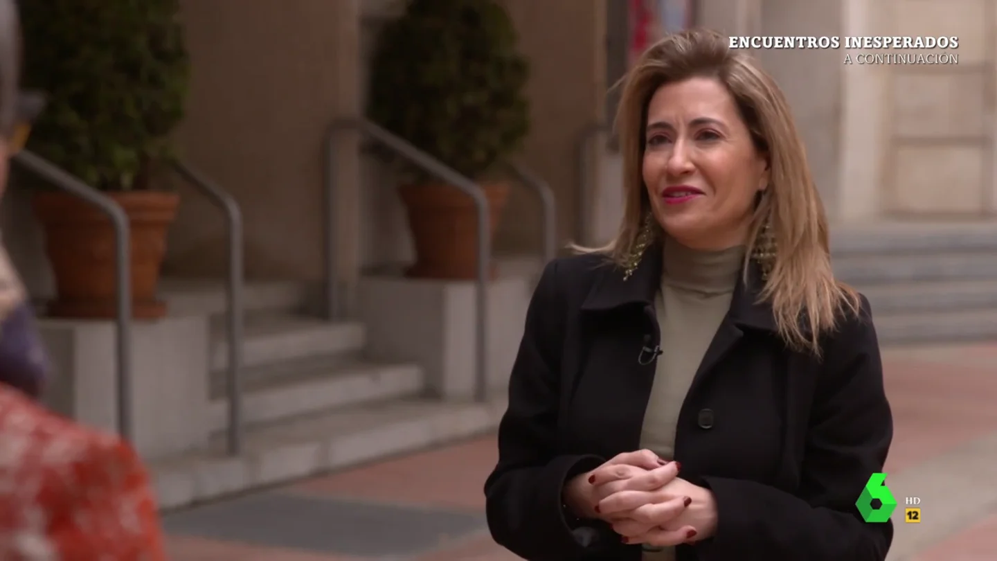 Raquel Sánchez, ministra de Transportes, desvela a Thais Villas sus trucos para 'venirse arriba': "A veces me da por ordenar armarios" Raquel Sánchez, ministra de Transportes, desvela a Thais Villas sus trucos para 'venirse arriba': "A veces me da por ordenar armarios"