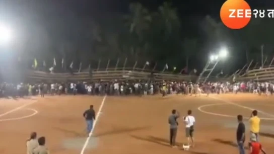 Una grada se desploma en un partido de fútbol de la India Una grada se desploma en un partido de fútbol de la India