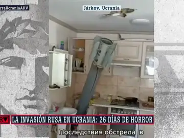 VÍDEO | Hallan un misil ruso sin explotar incrustado en el fregadero de una casa de Járkov