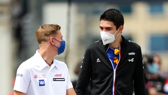 Mick Schumacher y Esteban Ocon Mick Schumacher y Esteban Ocon
