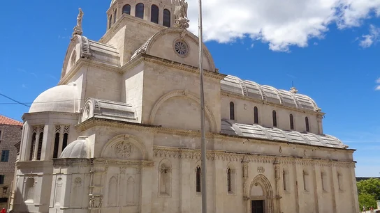 La catedral de Sibenik. La catedral de Sibenik.