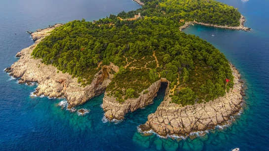 Vista aérea de la isla de Lokrum, Qarth en la serie. Vista aérea de la isla de Lokrum, Qarth en la serie.