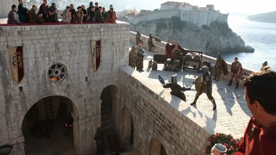 Una de las numerosas batallas de la serie con Dubrovnik de fondo. Una de las numerosas batallas de la serie con Dubrovnik de fondo.
