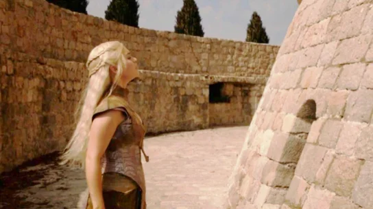 Daenerys, a punto de entrar en la Casa de los Eternos. Daenerys, a punto de entrar en la Casa de los Eternos.