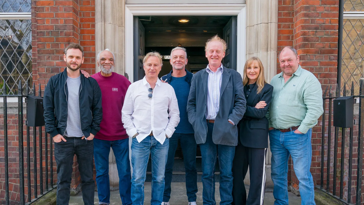 Una representación del reparto de 'The Full Monty' justo antes del comienzo del rodaje. Una representación del reparto de 'The Full Monty' justo antes del comienzo del rodaje.