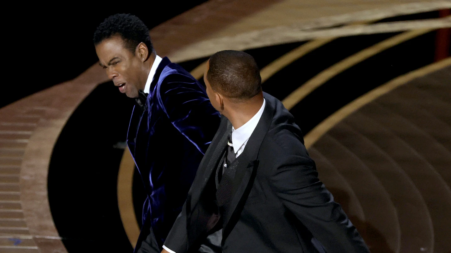 Will Smith pierde los papeles y le pega un puñetazo a Chris Rock en los Oscar Will Smith pierde los papeles y le pega un puñetazo a Chris Rock en los Oscar