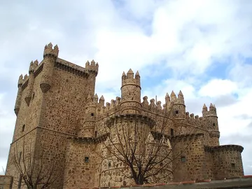 Te presentamos el castillo en el que vivieron Felipe el Hermoso y Juana la Loca, el Cardenal Cisneros y Carlos V Te presentamos el castillo en el que vivieron Felipe el Hermoso y Juana la Loca, el Cardenal Cisneros y Carlos V