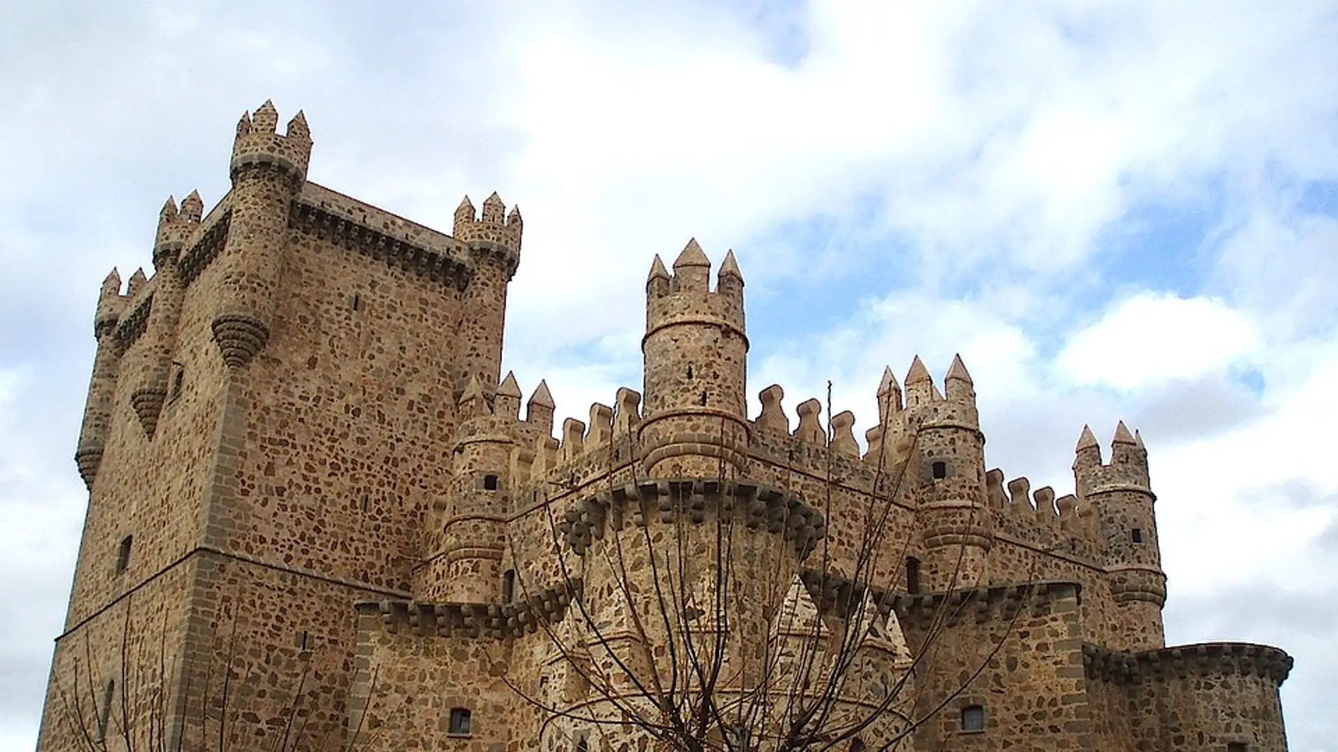 Te presentamos el castillo en el que vivieron Felipe el Hermoso y Juana la Loca, el Cardenal Cisneros y Carlos V