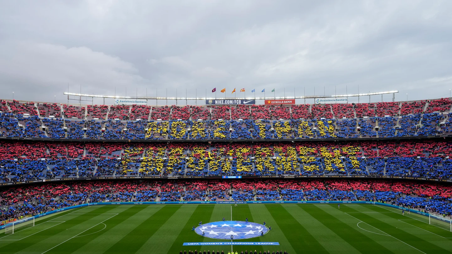 Historia del fútbol femenino: el Barça elimina al Real Madrid en un Camp Nou con más de 90.000 espectadores Historia del fútbol femenino: el Barça elimina al Real Madrid en un Camp Nou con más de 90.000 espectadores