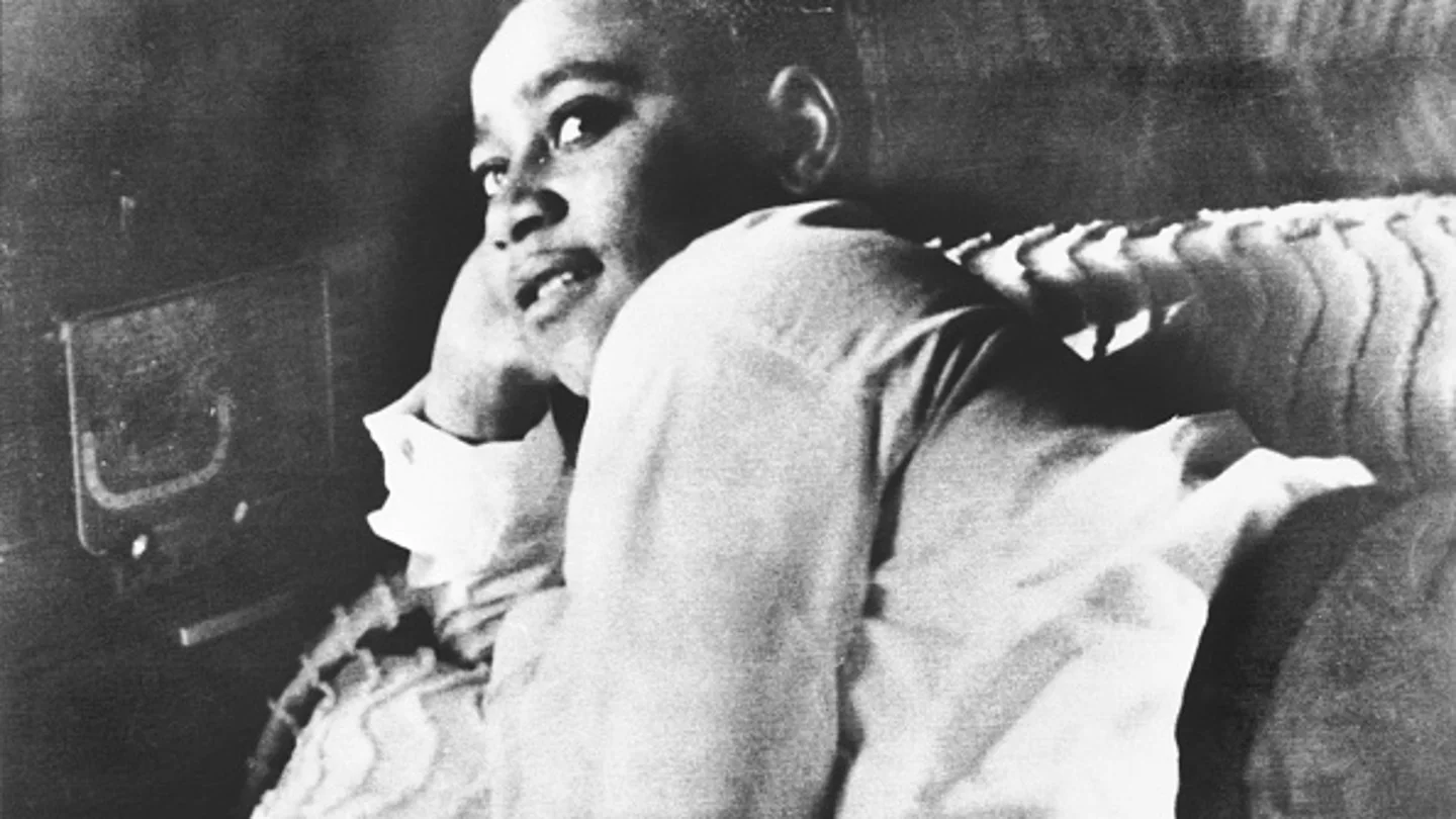 Quién es Emmet Till, el joven que ha puesto nombre a la nueva ley contra el linchamiento en Estados Unidos Quién es Emmet Till, el joven que ha puesto nombre a la nueva ley contra el linchamiento en Estados Unidos