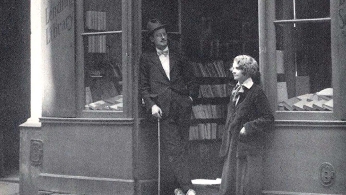 James Joyce y Sylvia Beach James Joyce y Sylvia Beach
