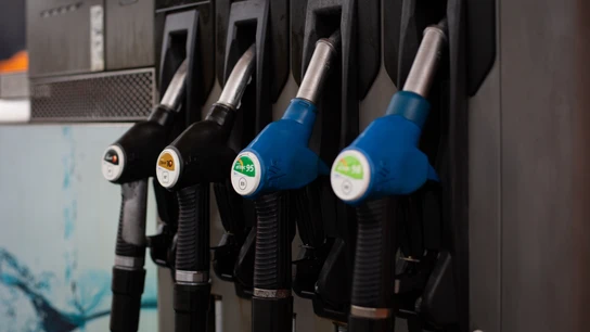 Un tercio de las gasolineras sube el diésel desde que el Gobierno anunció la bonificación de los combustibles Un tercio de las gasolineras sube el diésel desde que el Gobierno anunció la bonificación de los combustibles