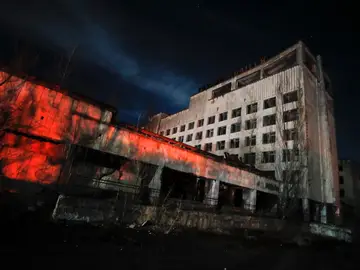Vista de algunos edificios abandonados en la ciudad ucraniana de Prypyat, cerca de Chernóbil