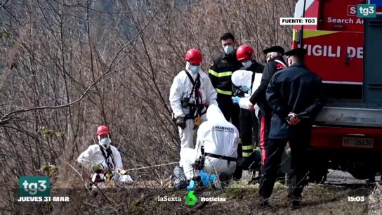 Las autoridades toman muestras en el lugar en el que fue encontrado el cad&aacute;ver