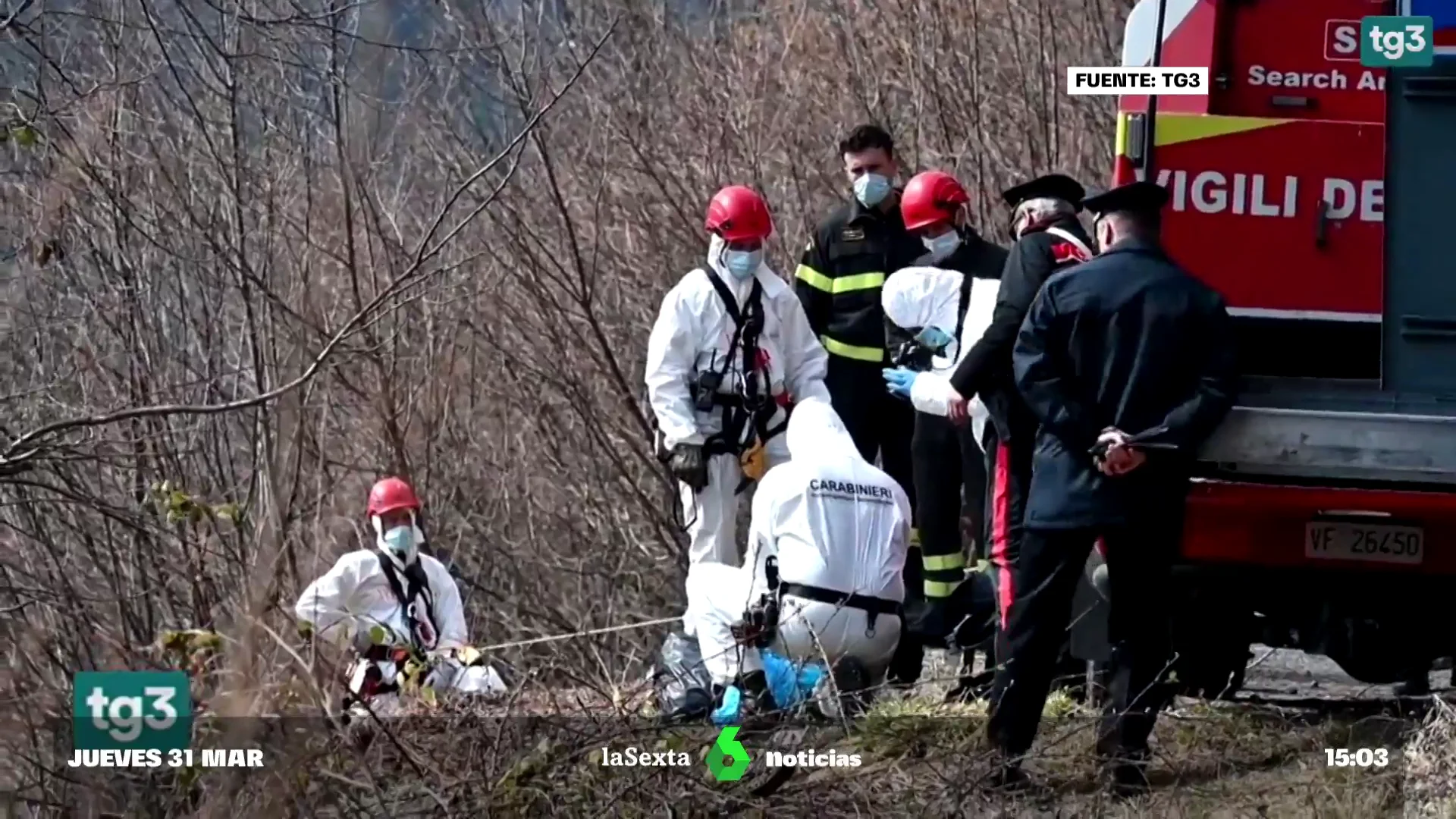 Las autoridades toman muestras en el lugar en el que fue encontrado el cadáver