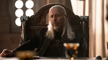 Paddy Considine es el rey Viserys Targaryen
