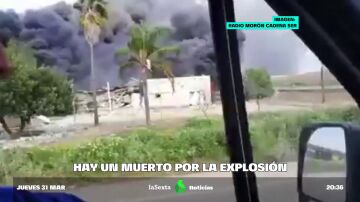 Muere un hombre en la explosión y posterior derrumbe de una fábrica avícola en Morón de la Frontera, Sevilla