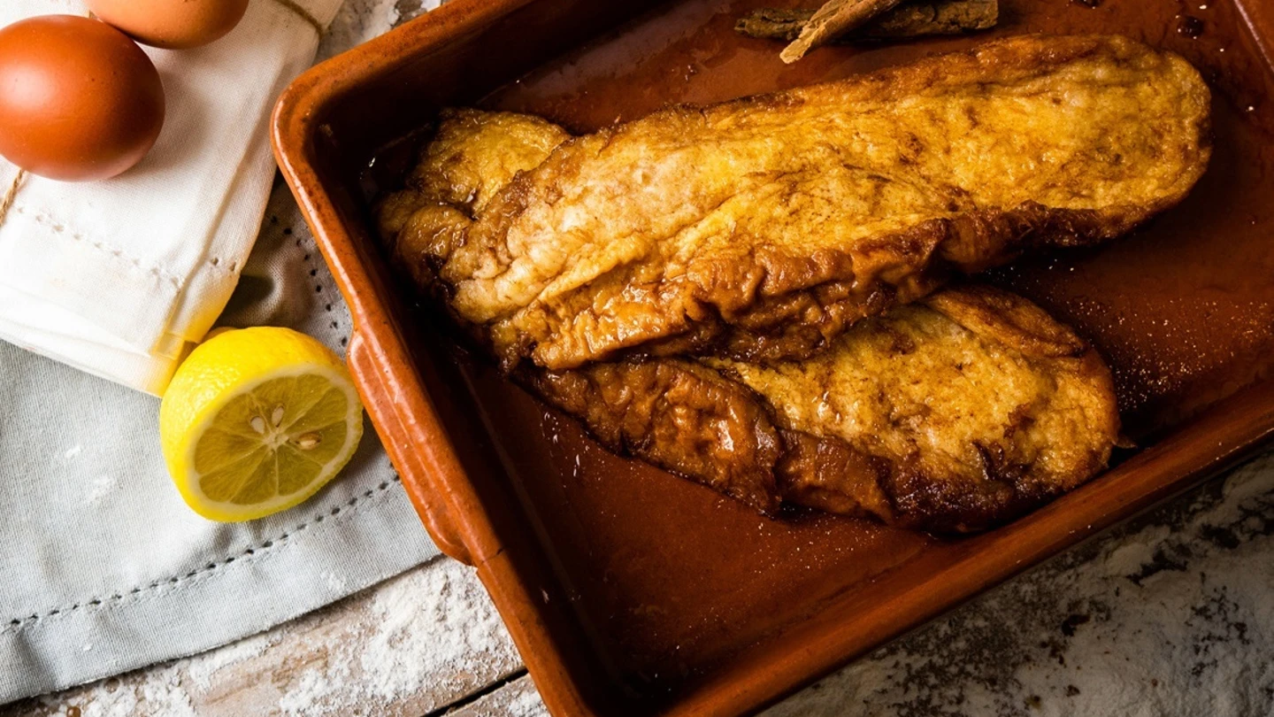 Imagen de un plato de torrijas caseras, el dulce más típico de Semana Santa. Imagen de un plato de torrijas caseras, el dulce más típico de Semana Santa.