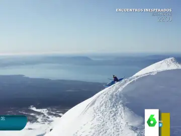 Las impactantes imágenes del kayak extremo: así se lanzó el español Aniol Serrasolses desde la cima de un volcán nevado
