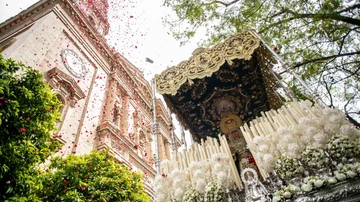 Semana Santa en Sevilla 2019. Salida del palio de la Hermandad de La Sed.