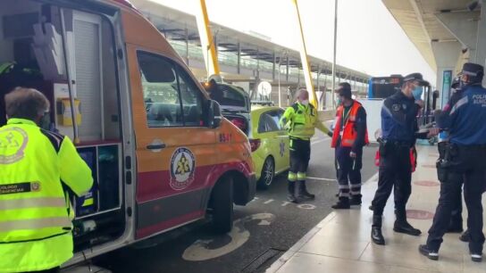 Muere un ni&ntilde;o de tres a&ntilde;os arrollado por un autob&uacute;s de la EMT en los exteriores de la T4 de Barajas