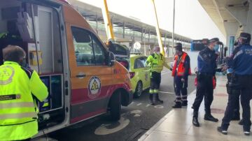 Muere un niño de tres años arrollado por un autobús de la EMT en los exteriores de la T4 de Barajas