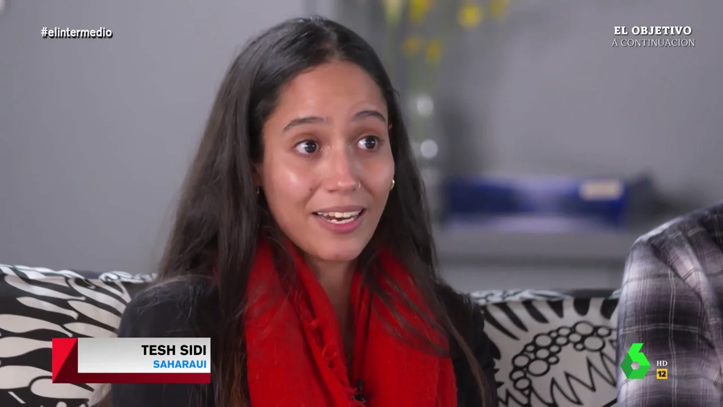 La emoción de una joven saharaui cuando cuenta que hace diez años que no ve a su familia: "No conozco a mis sobrinos" La emoción de una joven saharaui cuando cuenta que hace diez años que no ve a su familia: "No conozco a mis sobrinos"