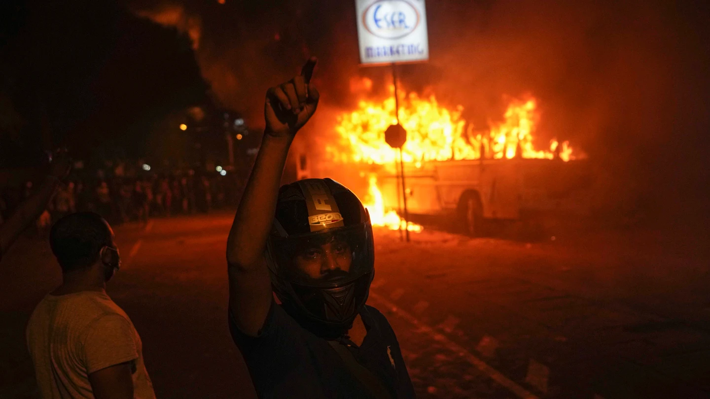 Disturbios en Sri Lanka por la grave crisis económica del país Disturbios en Sri Lanka por la grave crisis económica del país
