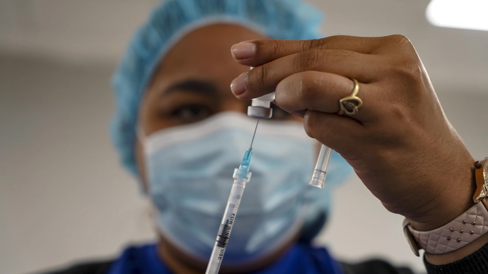 El epidemiólogo Oriol Mitjà augura la llegada de una nueva variante que &quot;escapará mucho mejor de las vacunas&quot;