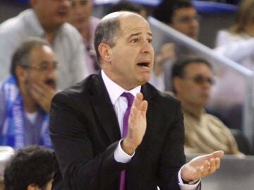 Javier Imbroda, dirigiendo un partido