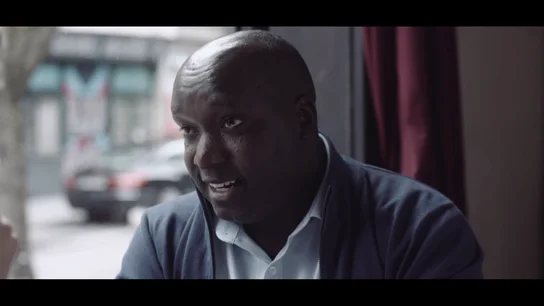 Emile explica por qué cuenta cómo sobrevivió al genocidio de Ruanda aunque le duela: "Tengo un deber moral, ver a Ucrania me mata" Emile explica por qué cuenta cómo sobrevivió al genocidio de Ruanda aunque le duela: "Tengo un deber moral, ver a Ucrania me mata"