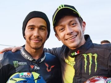 Lewis Hamilton y Valentino Rossi