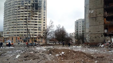 Vista de los destrozos causados por un ataque aéreo ruso en Chernígov.