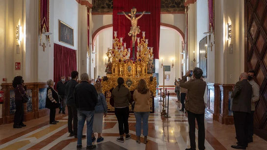 Fieles acuden a visitar a el Cristo del Cachorro y a la Virgen del Patrocinio en Sevilla el Viernes de Dolores (2021). Fieles acuden a visitar a el Cristo del Cachorro y a la Virgen del Patrocinio en Sevilla el Viernes de Dolores (2021).