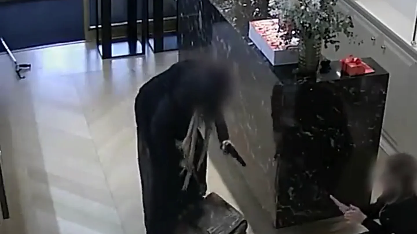 Detenido el ladrón que disfrazado de anciana logró robar 231.500 euros en joyas y relojes en Tarragona Atraco con violencia