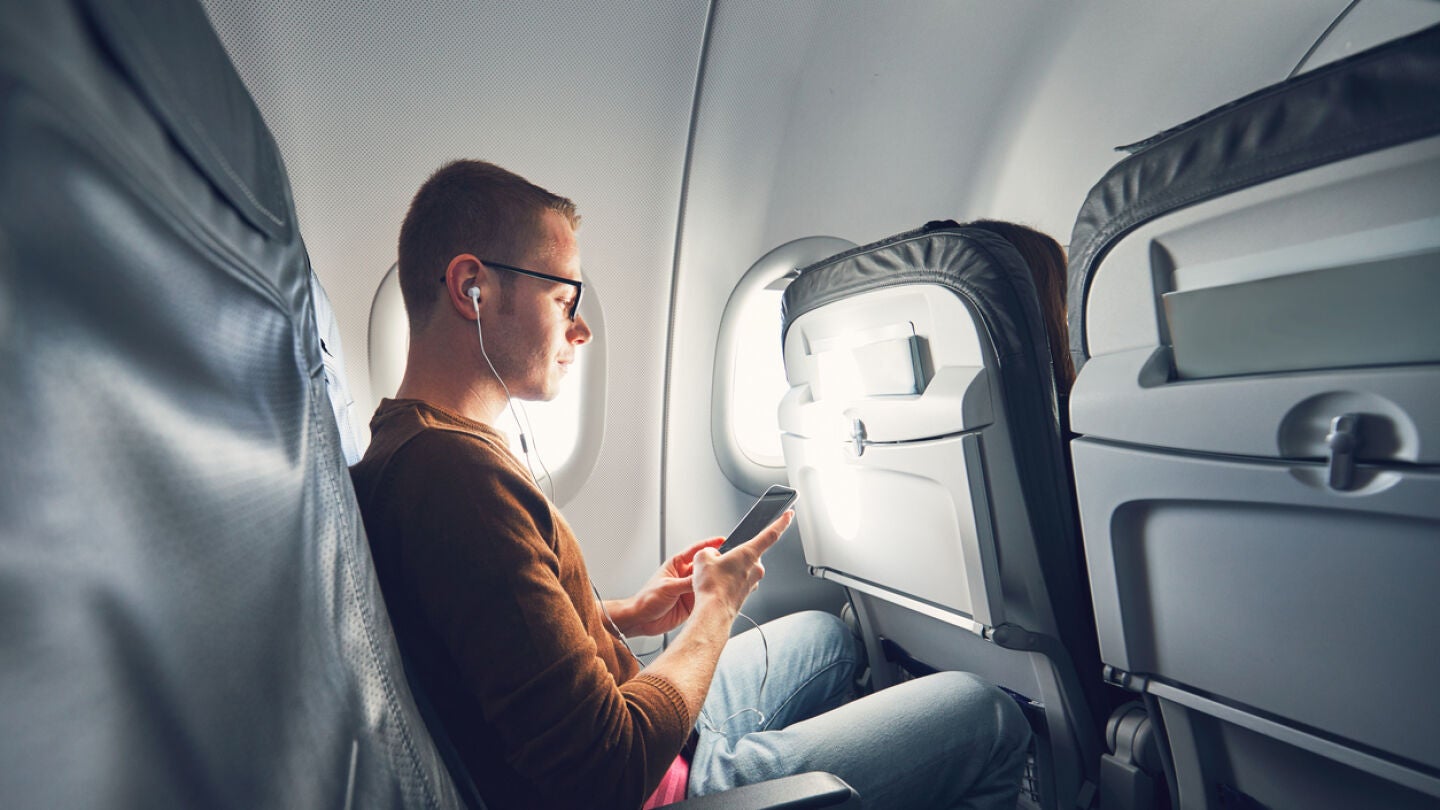 Viajar en avi&oacute;n sin mascarilla