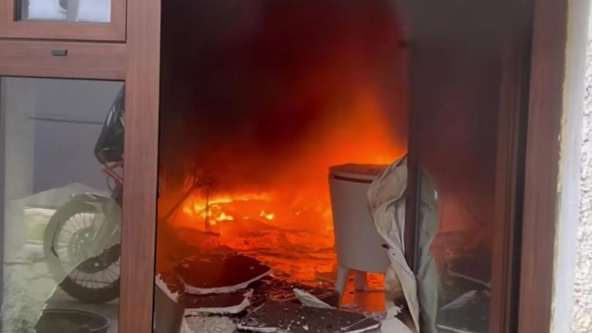 Miguel Herrán muestra un vídeo de su casa incendiándose sin poder aguantar las lágrimas: &quot;¡No me lo puedo creer!&quot;
